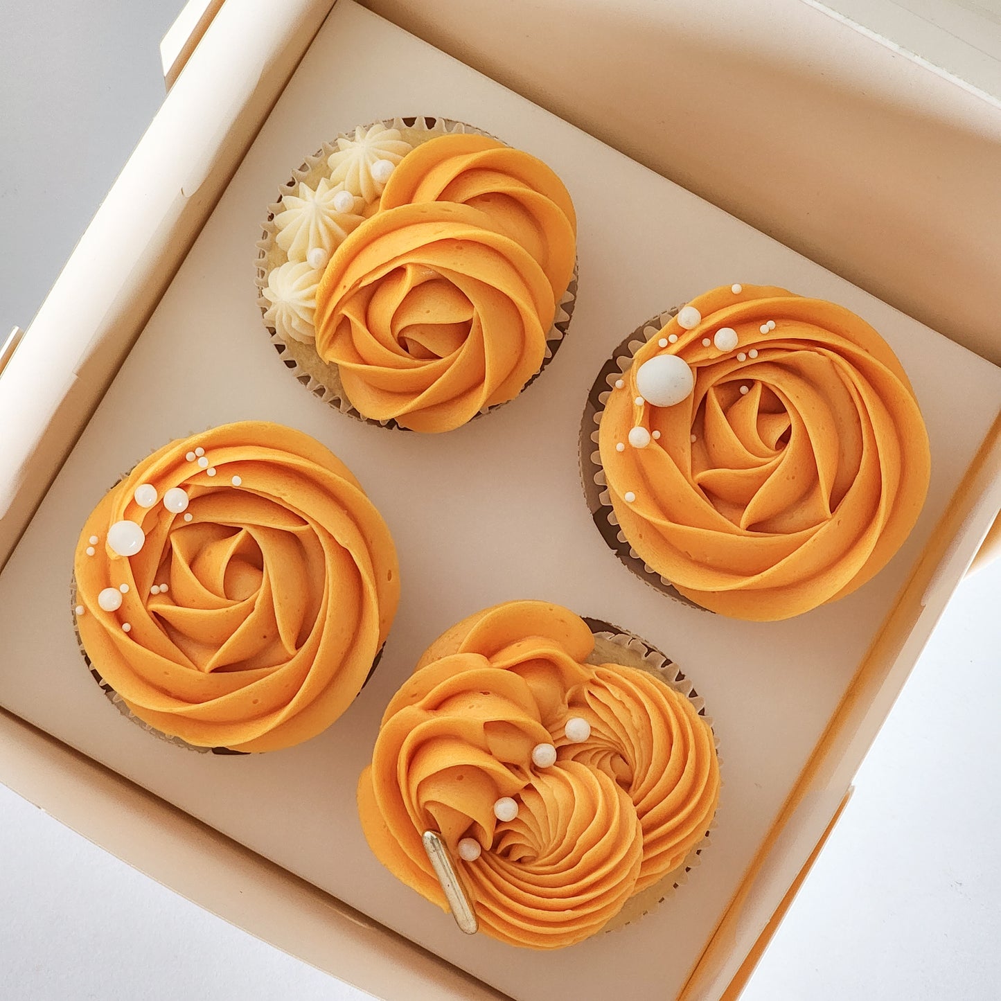 quick and easy swiss meringue buttercream frosting on cupcakes
